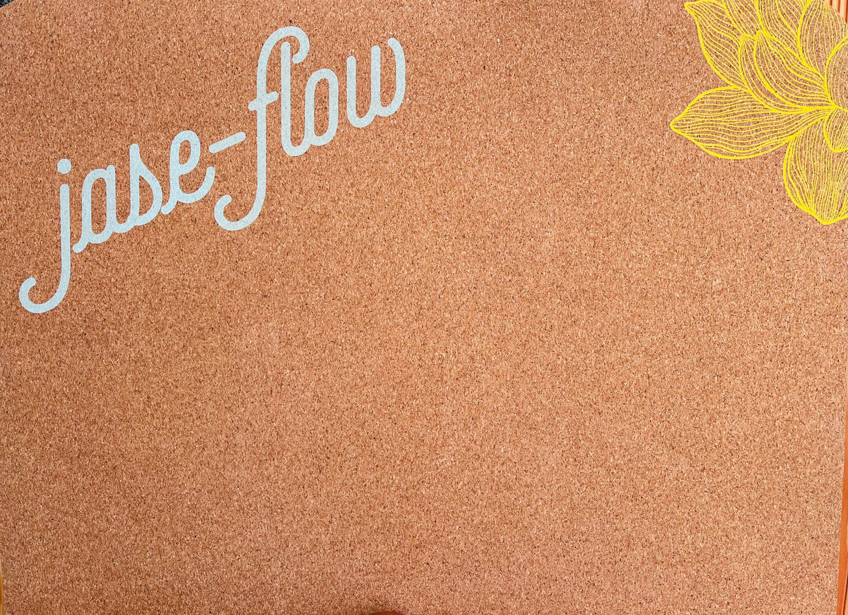 Yogamatte im Beachy-Look mit gelber Lotusblume (Siebdruck) aus natürlichen Materialien Kork & Rubber