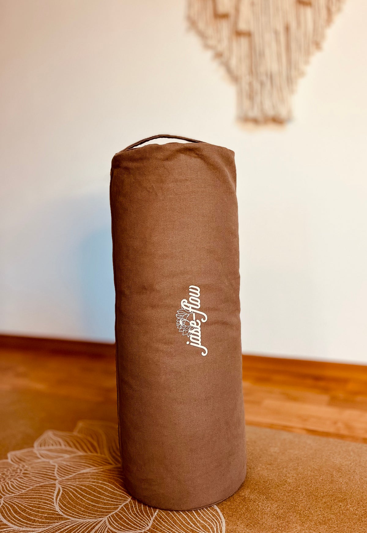 zylindrisches Yogabolster mit kleiner Lotusflower von jase-flow
