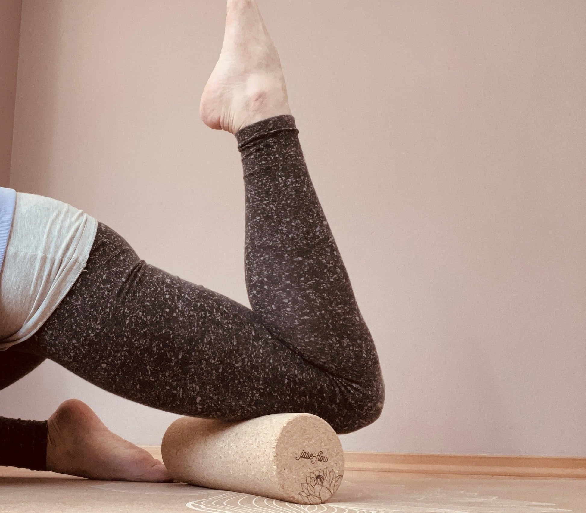 Faszien Training mit Faszienrolle  Kork für die Oberschenkel - großflächige Verspannungen lösen sich - umweltfreundlich und nachhaltig