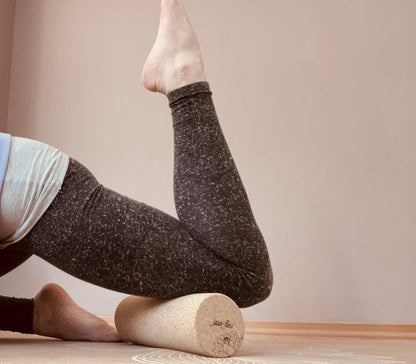 Faszien Training mit Faszienrolle  Kork für die Oberschenkel - großflächige Verspannungen lösen sich - umweltfreundlich und nachhaltig