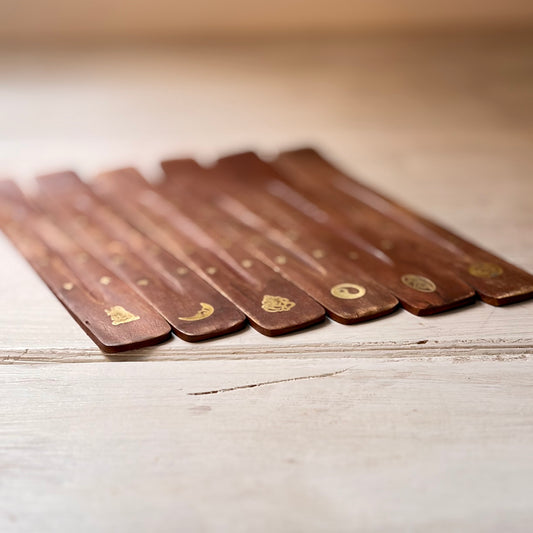 Holz Räucherstäbchenhalter mit goldenen Symbolen 