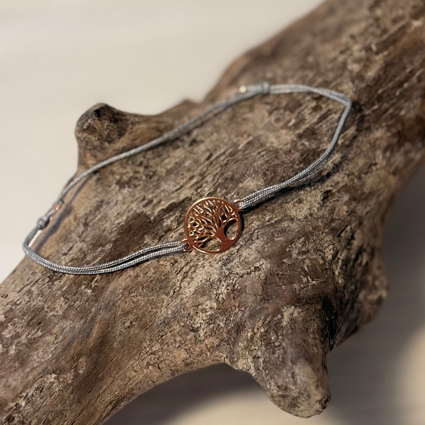 filigranes Armband mit Lebensbaum in Roségold mit verstellbaren Schiebeknoten