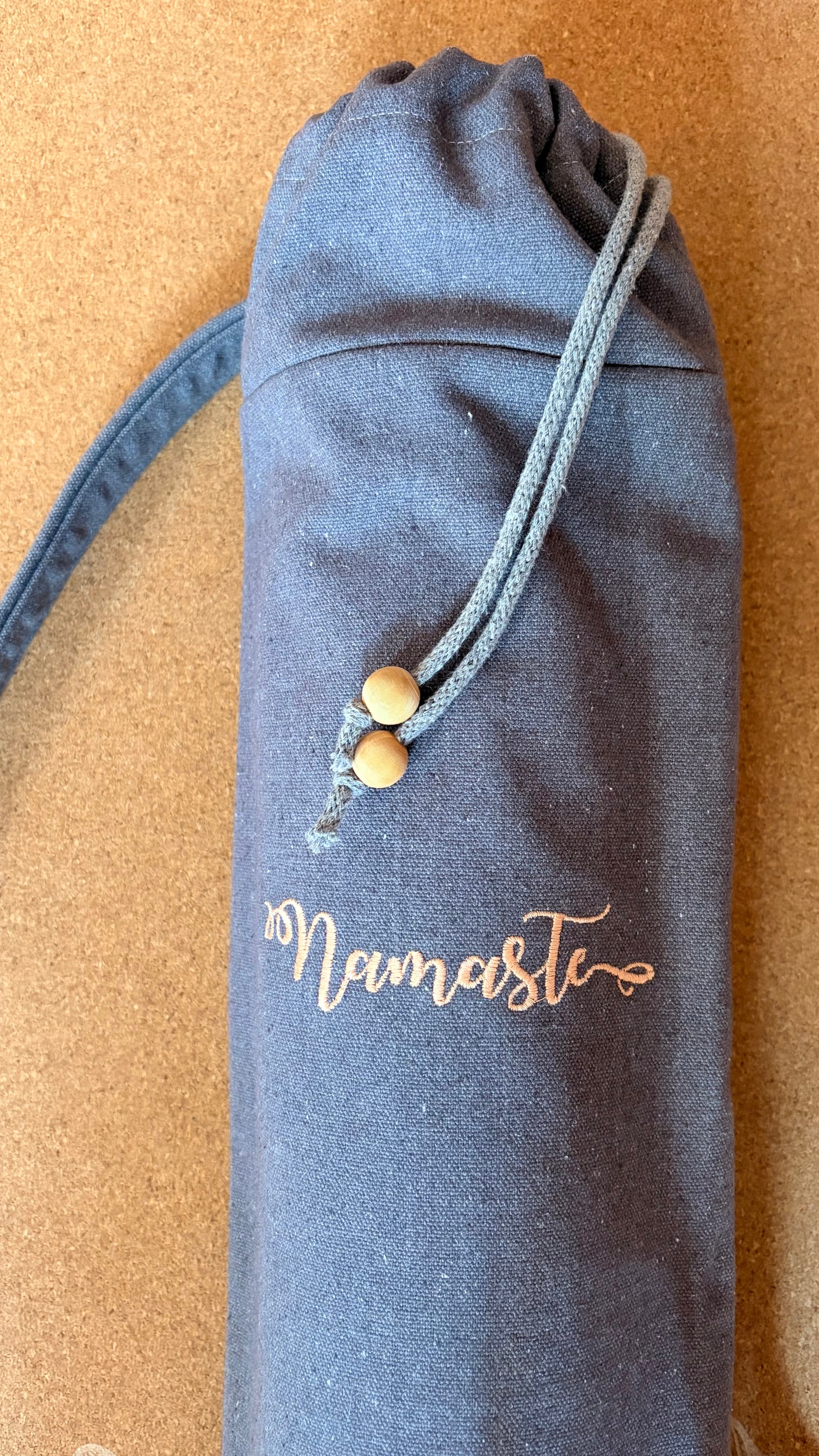 Namasté Stickerei auf Yogamattentasche aus Canvas