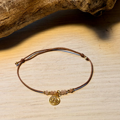 Armband mit Edelsteinen & Lotus